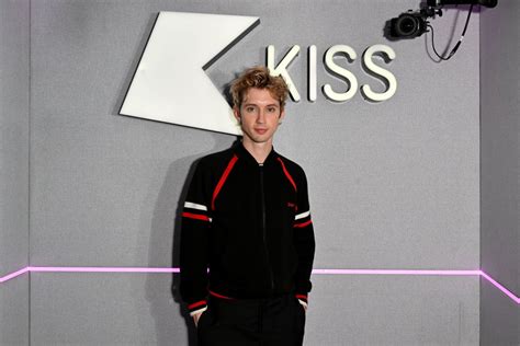 Troye Sivan has a message for critics: ‘I like my body’